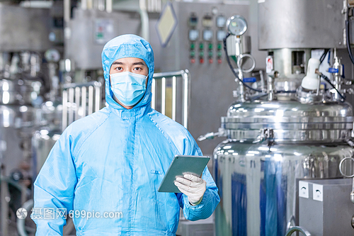 智慧工廠新篇章 化工廠技術(shù)工人與計(jì)算機(jī)軟件開發(fā)的融合創(chuàng)新